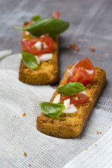 bread with tomatoes