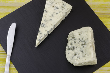 Roquefort and gornozola over slate plate.
