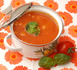Tomatensuppe im Kochtopf