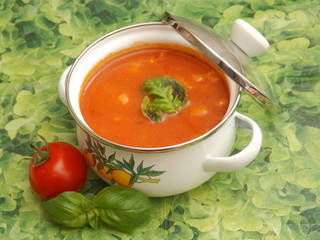 Tomatensuppe im Kochtopf