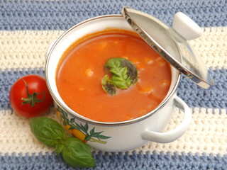 Tomatensuppe im Kochtopf