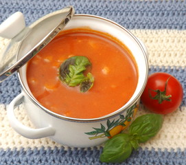 Tomatensuppe im Kochtopf