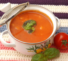 Tomatensuppe im Kochtopf