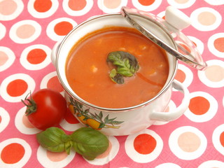 Tomatensuppe im Kochtopf