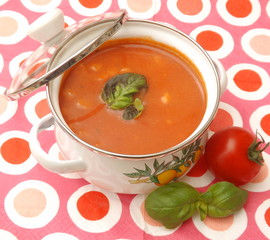 Tomatensuppe im Kochtopf
