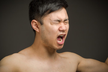 Obraz premium Model happy successful arms in the air