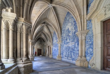 Tourist in Porto Cathedral, Portugal - obrazy, fototapety, plakaty