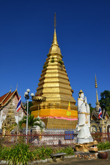 Fototapeta premium WAT PHRATHAT JOMJANG ,PHARE 