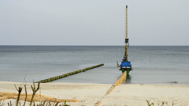 Erneuerung der Buhnen am Ostseestrand in Stolpm&uuml;nde, Polen