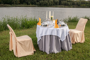 The fashionable holiday table outdoors