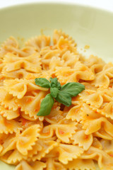 Farfalle con pesto di peperoni
