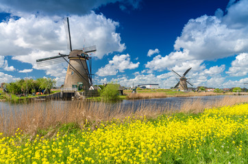 Obraz premium Wiatraki w Kinderdijk, Holandia