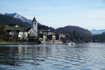 Fototapeta na wymiar St. Wolfgang village waterfront at Wolfgangsee lake in Austria 