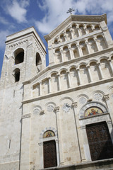 Fototapeta na wymiar Facciata cattedrale romanica 