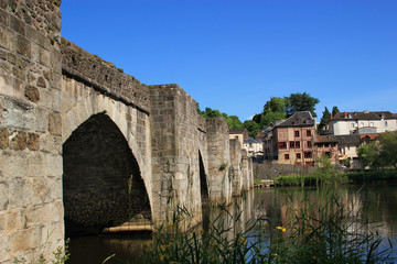 Fototapeta na wymiar Vieux pont St Etienne à Limoges.(Haute-Vienne)