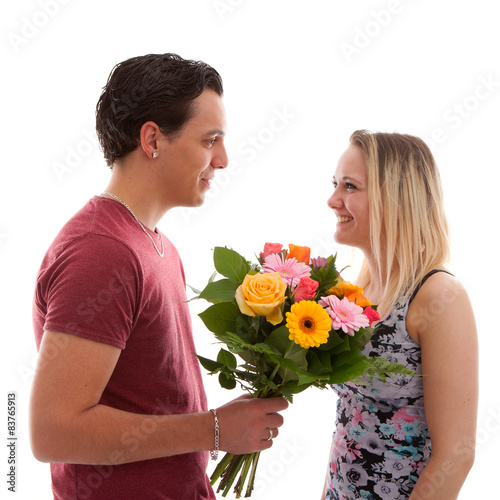 Albums 98+ Pictures How To Give Flowers To A Girl Sharp