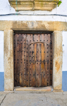 Spanish traditional wooden door in Garrovillas de Alcon&eacute;tar, C&aacute;ceres, Espa&ntilde;a,