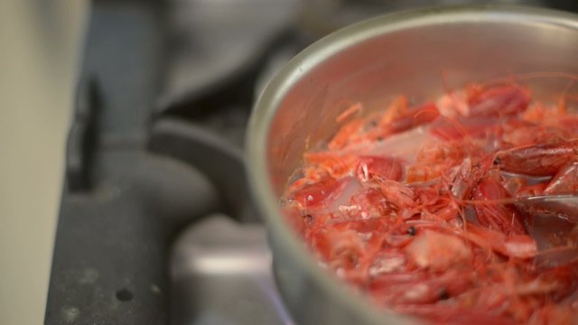 cooking king shrimp in pan 
