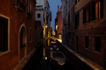 Kanal bei Nacht