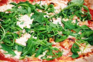 Pizza Italian Handmade, fresh mozzarella, tomate, rucola 