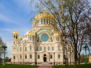 Fototapeta na wymiar St. Nicholas Naval Cathedral in Kronstadt