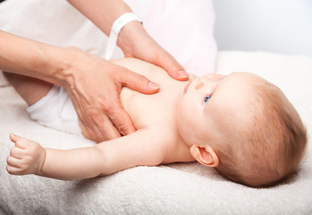 Obraz na płótnie Canvas Infant chest massage
