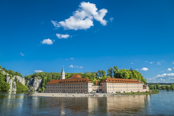 Obraz premium Kloster Weltenburg bei Kehlheim in der Donauschleife