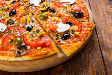 Delicious vegetarian pizza with tomatoes, mushrooms and olives