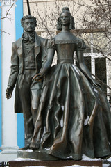 Fototapeta na wymiar Памятник Александру Пушкину и Наталье Гончаровой. Москва
