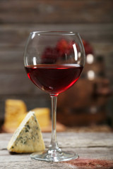 Glass of red and white wine, cheeses and grapes 