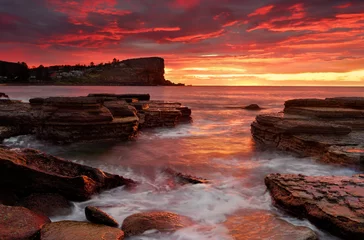 Foto op Plexiglas Zonsondergang aan zee Blazing sunrise from Avalon Beach Australia