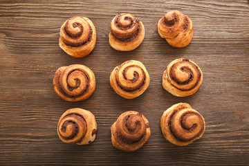 9 cinnamon rolls
