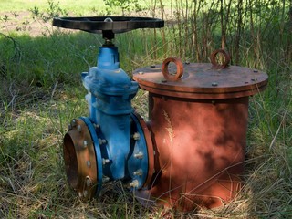 Old expansion pipe of drink water pipes and new  dump valve.  