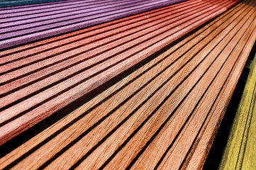 Brett in Farbe und bunt