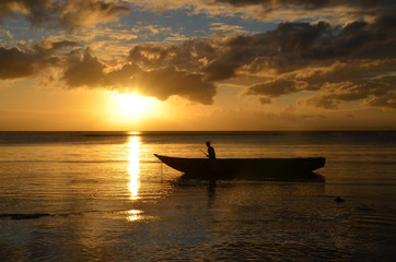 Naklejka premium Coucher de soleil sur la mer
