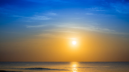 Fototapeta na wymiar Sunrise over caribbean sea