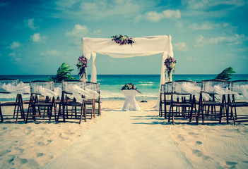 Wedding altar on the beach - obrazy, fototapety, plakaty