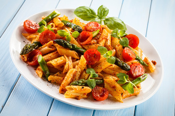 Pasta with meat, tomato sauce and vegetables 