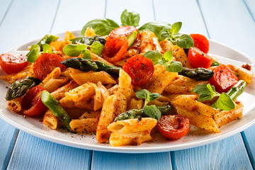 Pasta with meat, tomato sauce and vegetables 