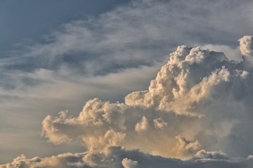 Fototapeta na wymiar Beautiful sky with fluffy clouds