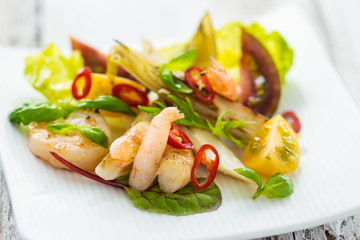 Salad with shrimp and grilled vegetables