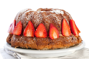 Bundt Cake  With Strawberries