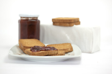 fette biscottate con marmellata
