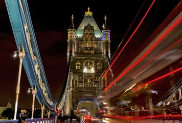 Foto op Plexiglas Tower Bridge with Red Bus lights © dade72