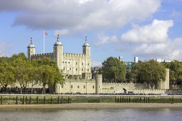 Obraz premium Tower of London with a view of the Traitors Gate