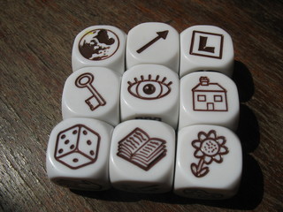 Набор кубиков с символами для творческой игры
