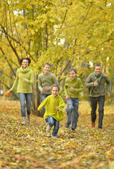 Fototapeta premium Family together in park