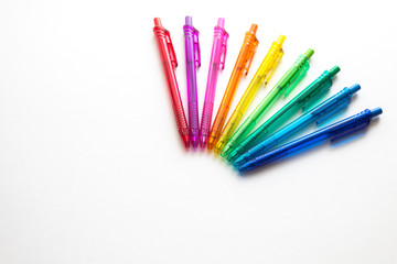 カラフルなボールペン