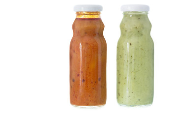 Mojo verde (kanarische Sauce) in Gläsern
