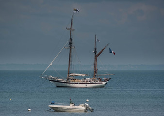 voilier au mouillage